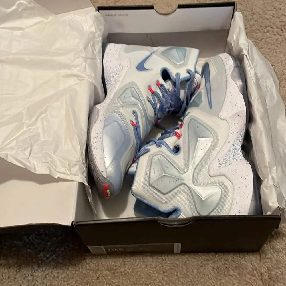 Nike Lebron XIII XMAS men’s size 10 1/2 - Picture 13 of 13